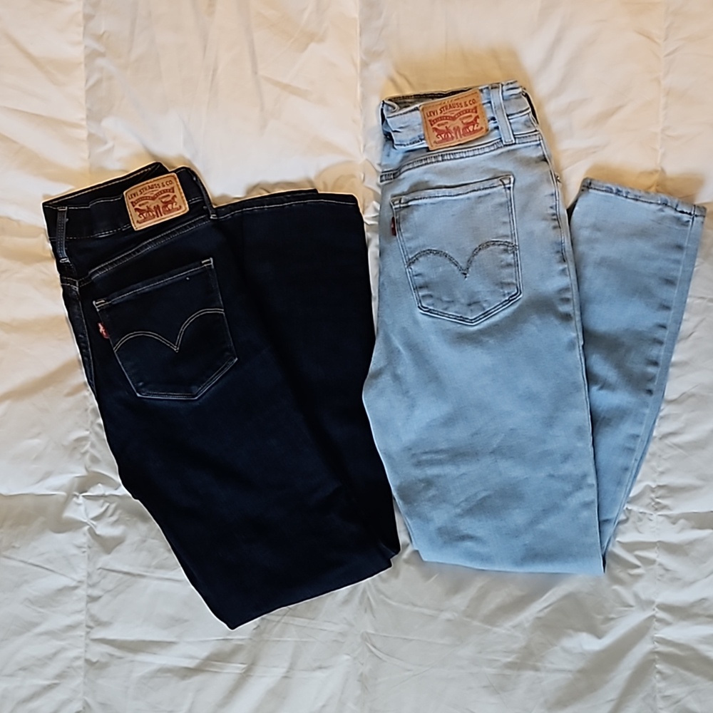 Levis Womens - Lot of 2 pairs of jeans sz 28